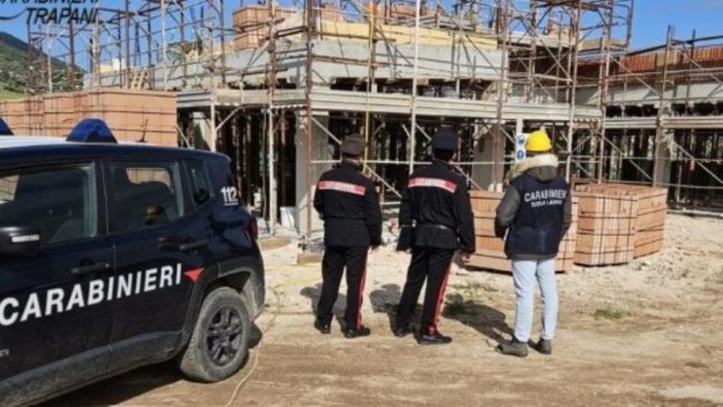 Multe “salate” e attività sospese nei cantieri irregolari del Trapanese