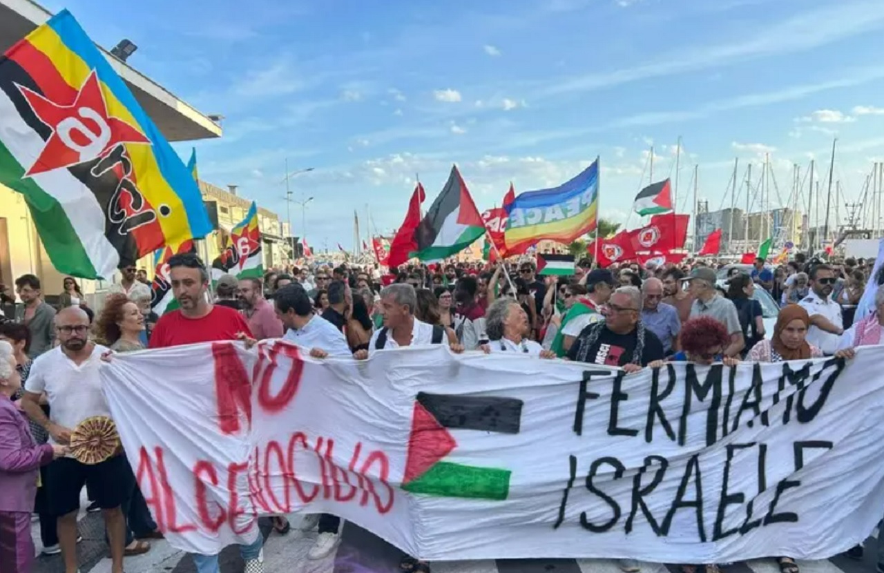 A Catania il corteo a sostegno di Gaza: un migliaio di gente in piazza