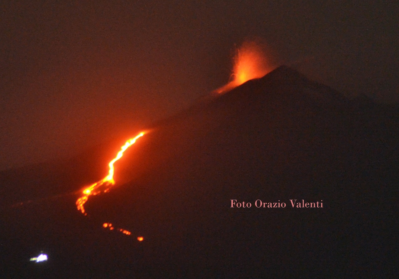 Etna, rallenta l’eruzione al Cratere di Sud-Est. Ingv: “Emissioni laviche e sismiche in diminuzione”