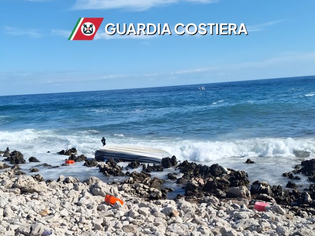 Paura in mare a San Vito Lo Capo: si capovolge gommone, salvati 4 turisti