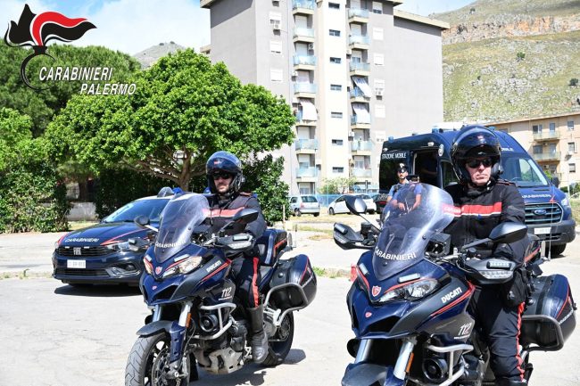 Palermo, luce “gratis” per 5 famiglie allacciate abusivamente alla rete pubblica: scattano le denunce