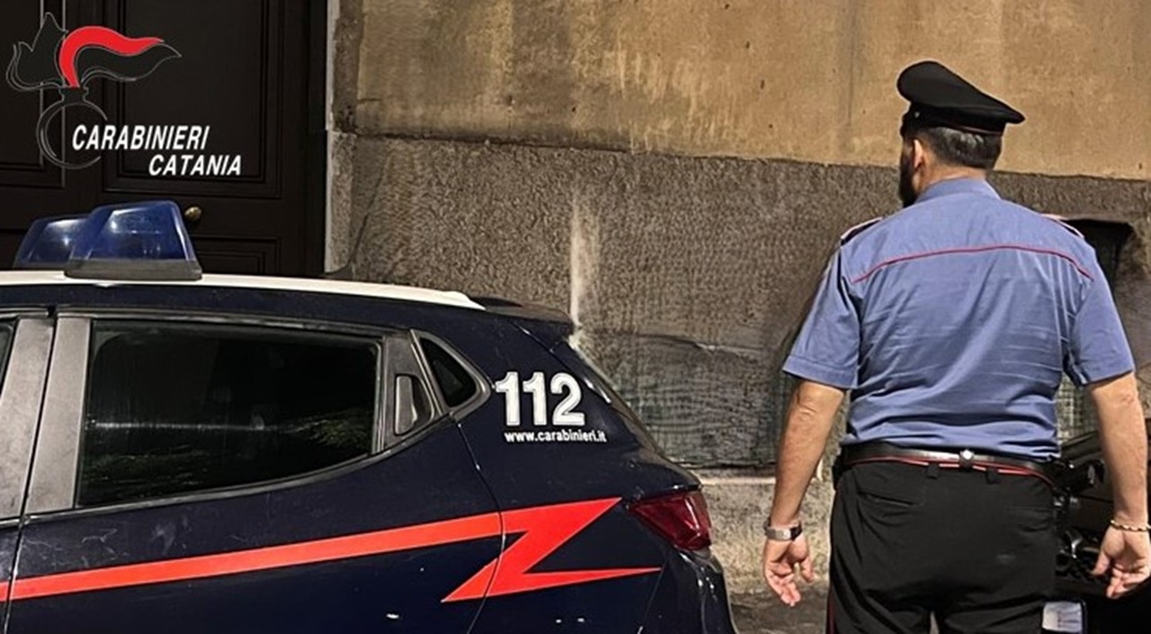 Mascali, minaccia il vicino con una pistola per gelosia: denunciato 60enne