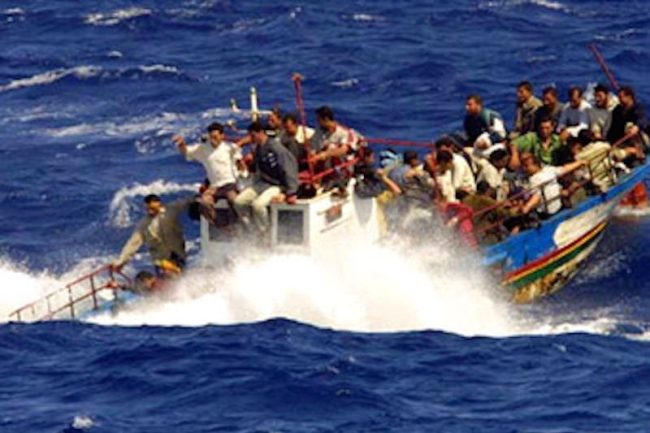 Lampedusa, nave Ong sbarca 41 migranti: “Sette dispersi in mare durante la traversata”