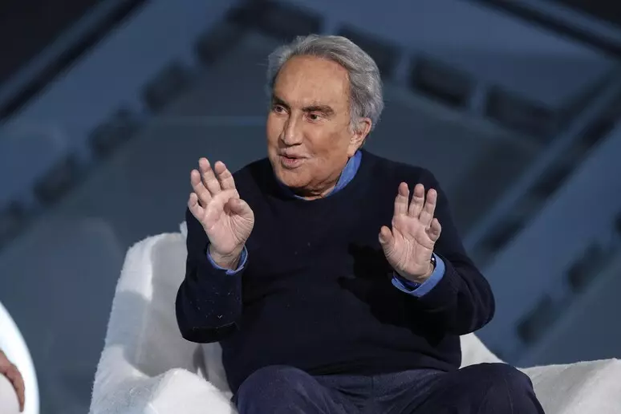 È morto Emilio Fede, l’annuncio della figlia: “Papà ci ha lasciato”