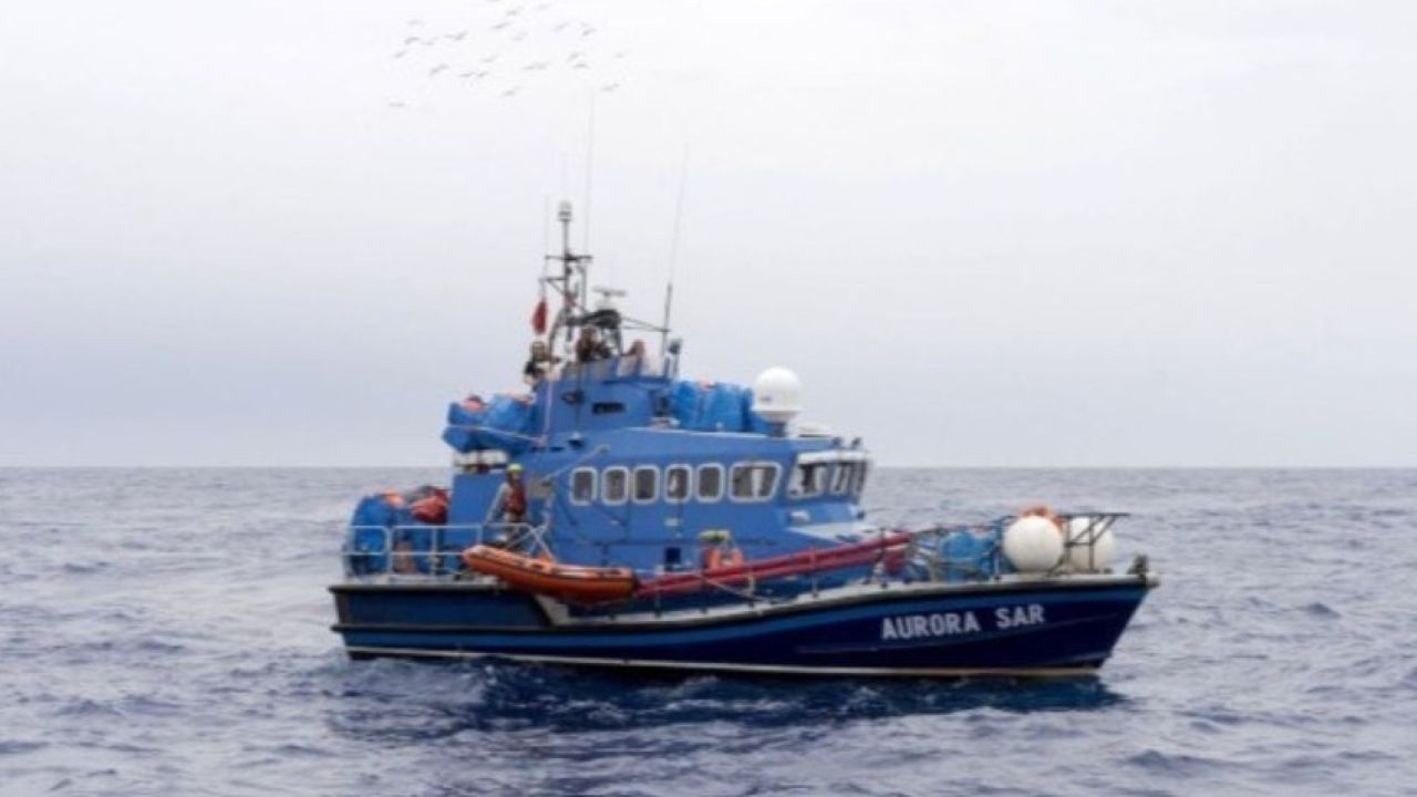 Fermata a Pozzallo la nave veloce Aurora della Sea Watch Fermata a Pozzallo la nave veloce Aurora della Sea Watch