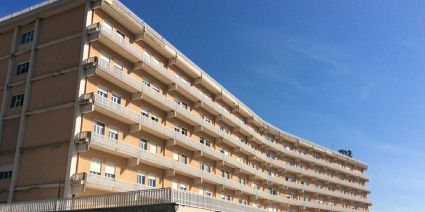 “Salvatemi”: rimosso un tumore “impossibile” all’ospedale di Taormina “Salvatemi”: rimosso un tumore “impossibile” all’ospedale di Taormina
