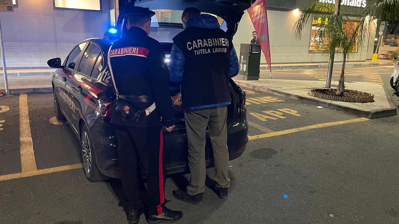 Controlli a Palermo: sequestrata pizzeria nel centro storico. Lavoratore in nero e alimenti in cattivo stato