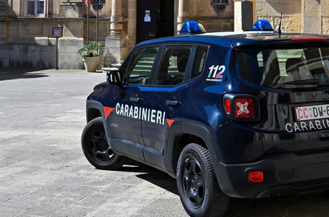 Trova lavoro online ma viene violentata dal titolare: arrestato ragusano