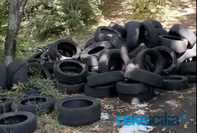 “Montagna” di pneumatici a Monte Pomiciaro. Codacons presenta esposto per discariche sull’Etna