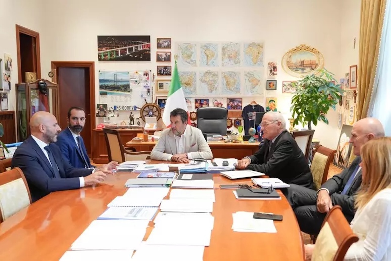 Ponte sullo Stretto, incontro al Mit tra Salvini e il sindaco di Messina