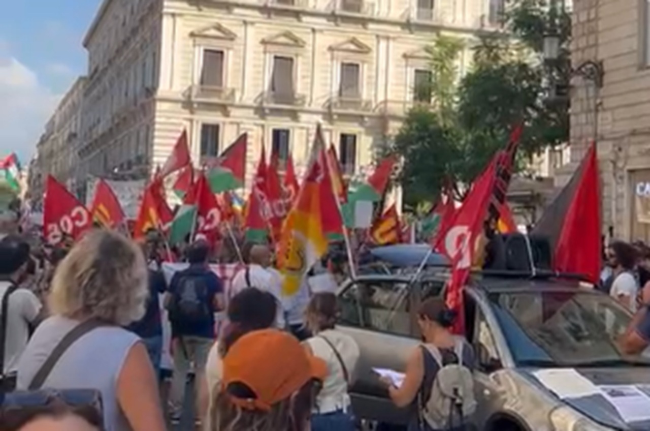 Sciopero per Gaza in Sicilia: cortei, flash mob e scuole semideserte