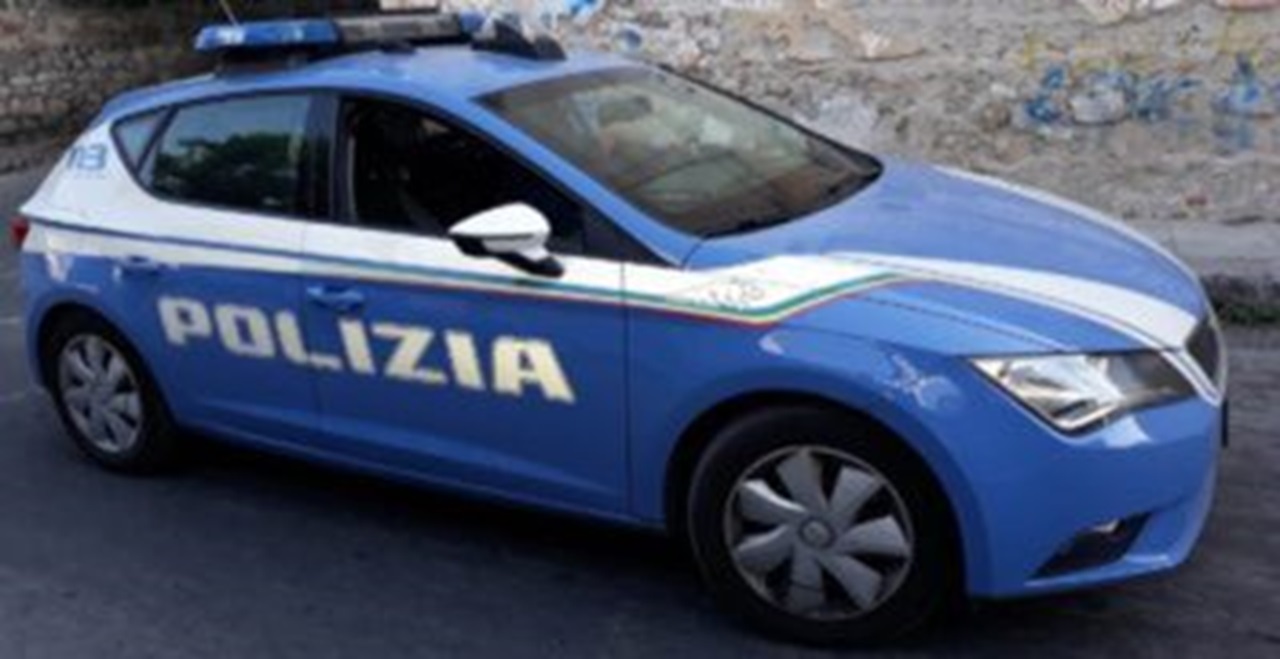 Messina, uomo ubriaco minaccia l’ex compagna e aggredisce i poliziotti: denunciato