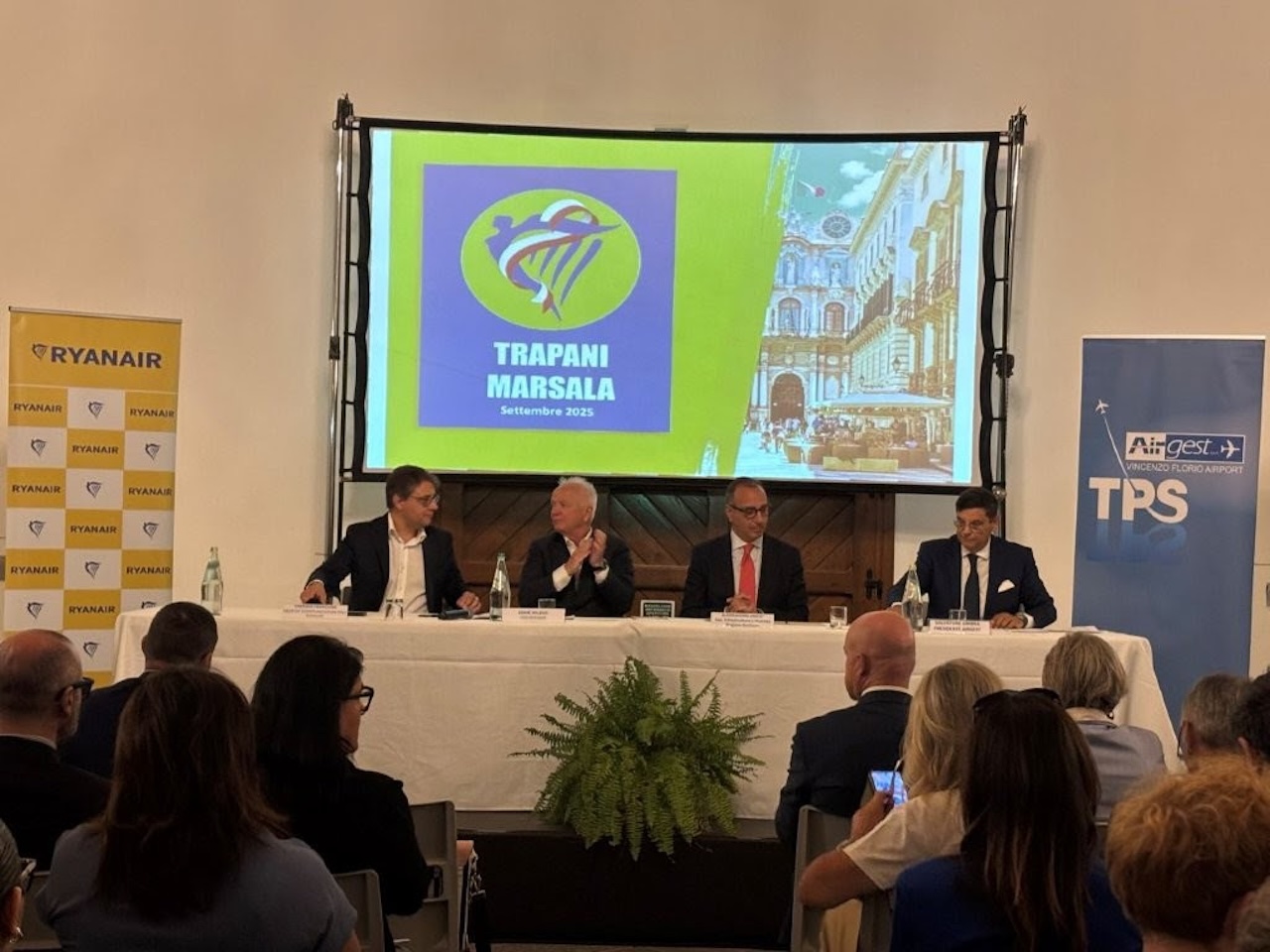 Ryanair apre una nuova base a Trapani: investimento da 200 milioni di dollari e 23 rotte attive dal 2026