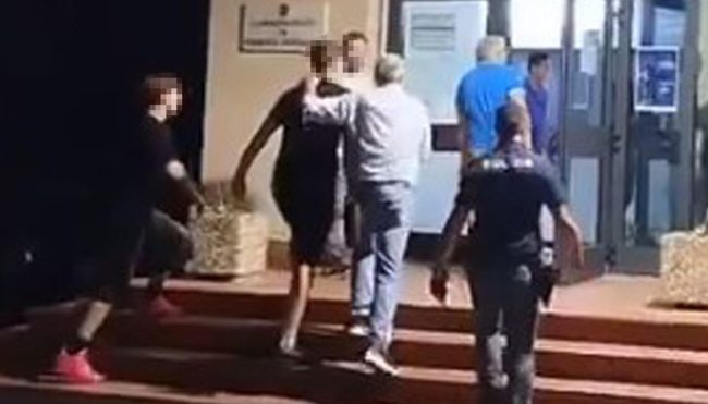 Vittoria, parla il padre del 17enne sequestrato: “Nessun segnale d’allarme, ora deve tornare alla sua vita”