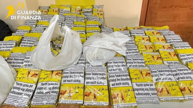 Caltanissetta, sequestrati 56 kg di tabacco da masticazione contrabbandato: denunciato un cittadino asiatico