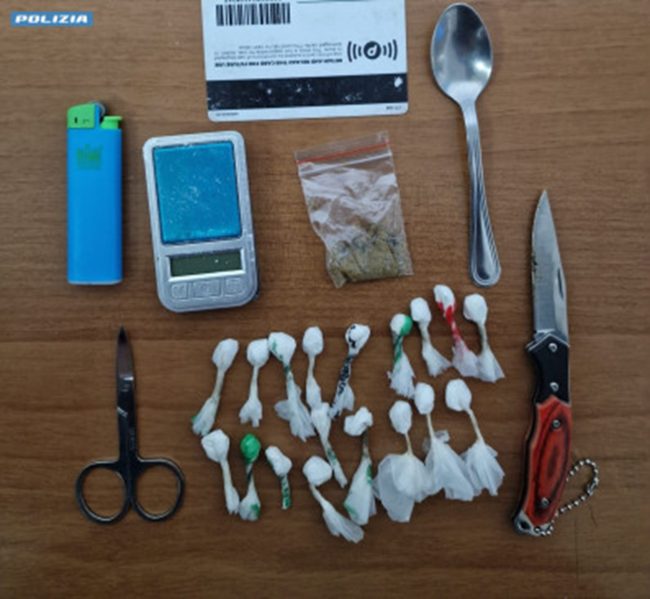 Siracusa, controlli alla Borgata: denunciato 28enne con cocaina, hashish e un coltello a serramanico