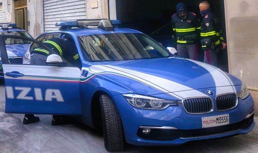 Niscemi, officina meccanica nel mirino della Polizia: sanzioni per 20mila euro e 13 veicoli sequestrati