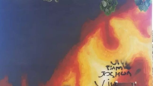 Palermo, imbrattato il murale dedicato a Don Pino Puglisi: “Un oltraggio alla memoria di un martire”