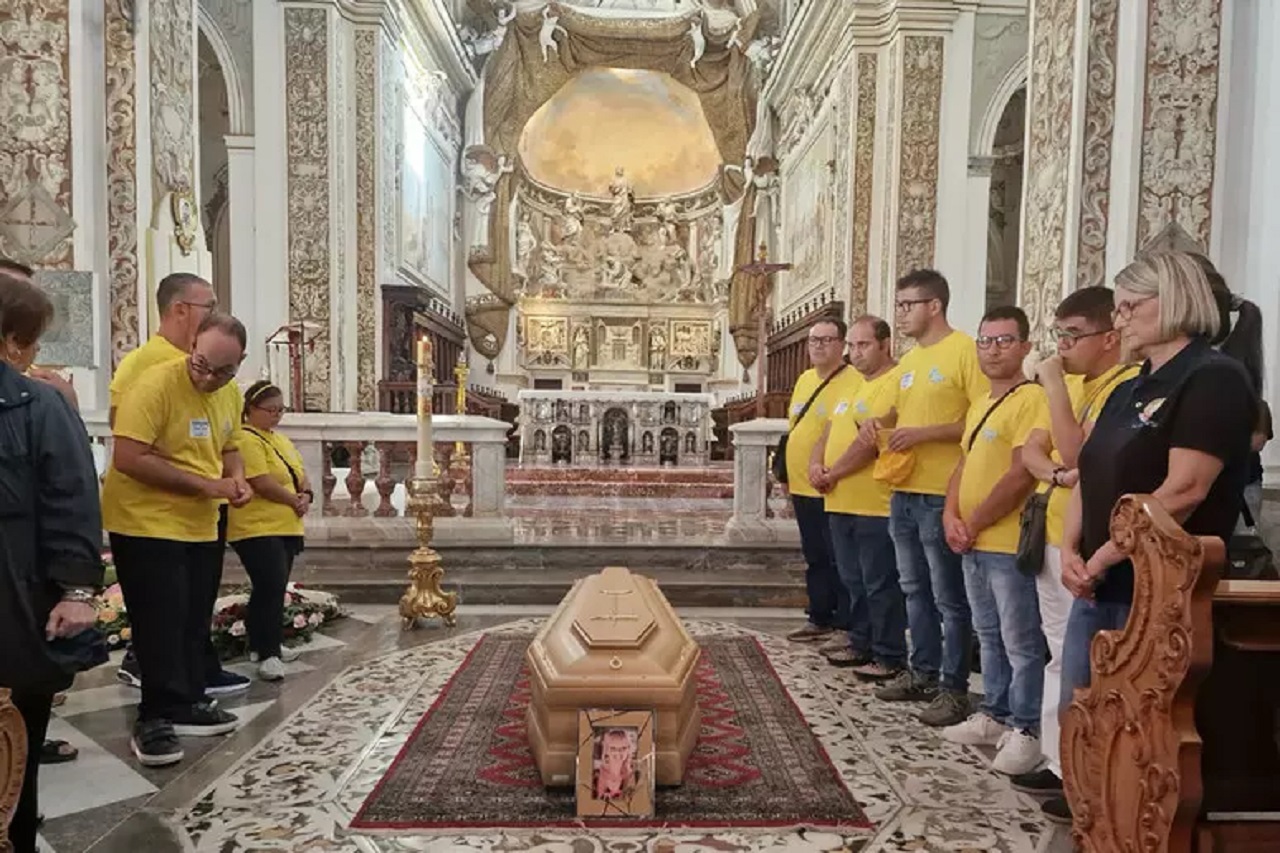 Centinaia di persone in Cattedrale per i funerali di Maria Cristina Gallo Centinaia di persone in Cattedrale per i funerali di Maria Cristina Gallo