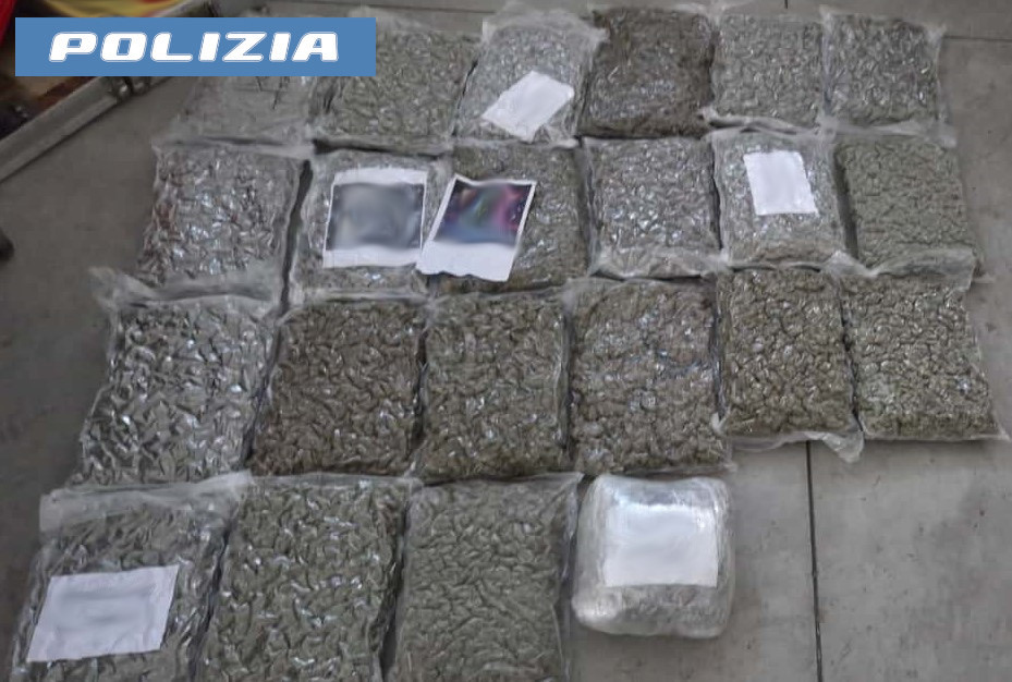 Scoperto un deposito con 30 kg di marijuana a San Cristoforo: un arresto