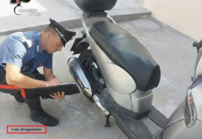 Catania, due minorenni tentano l’estorsione: 300 euro per restituire la moto rubata