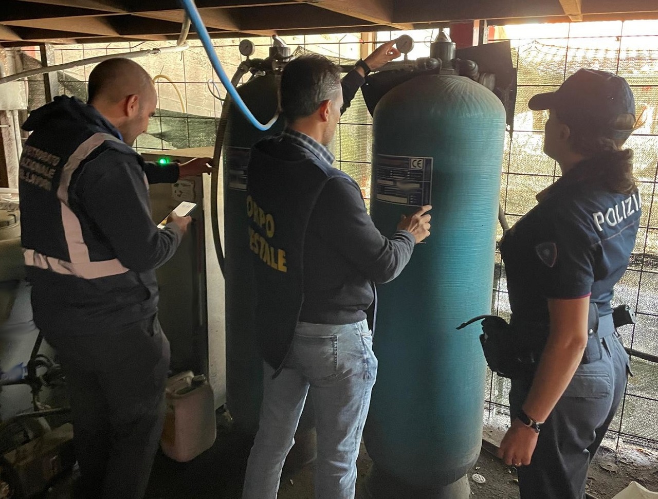 Autolavaggi non in regola e guidatori senza patente: maxi controllo tra Aci Catena e Aci Sant’Antonio