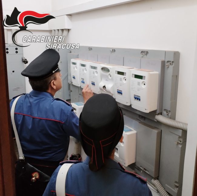 Controlli dei carabinieri tra Pachino e Carlentini: 4 denunce per furto di energia elettrica e un arresto per spaccio e molestie