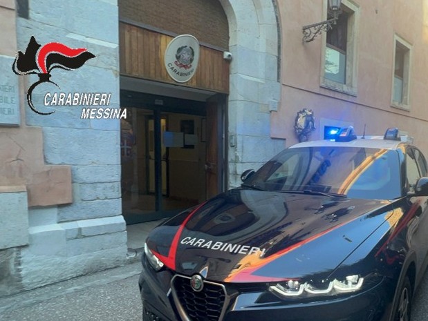 Giardini Naxos, rapina violenta sul lungomare: arrestato un 20enne ai domiciliari
