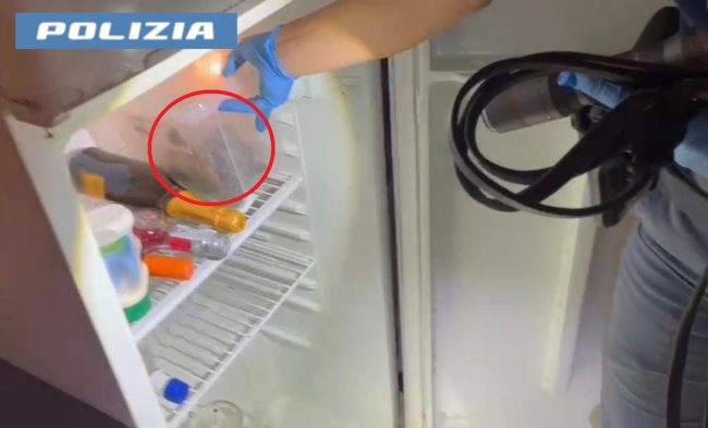 In casa di un catanese bue borsoni con droga e razzi: arrestato