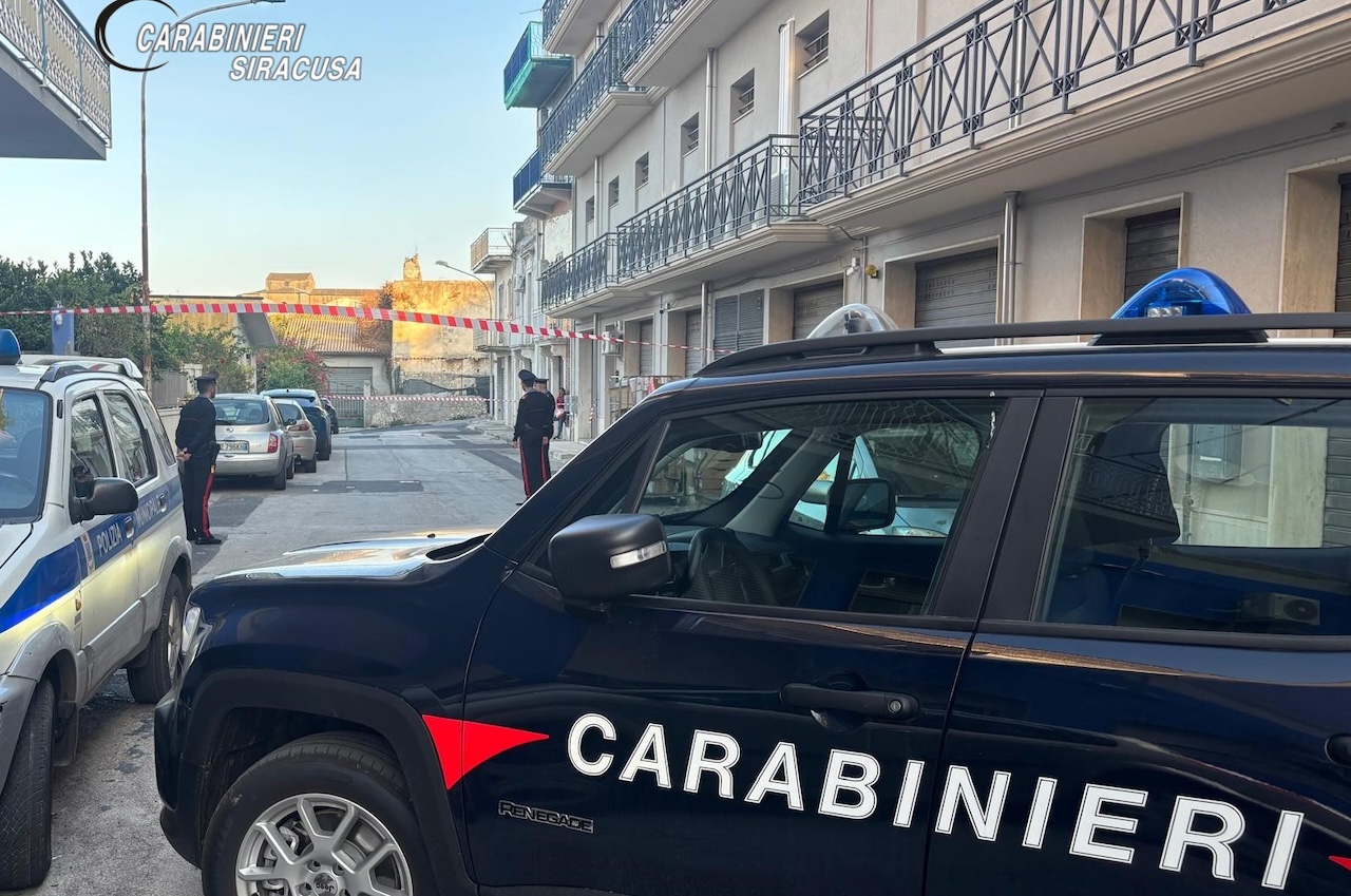 Donna accoltellata dall’ex fidanzato nel Siracusano: è grave. Arrestato l’aggressore Donna accoltellata dall’ex fidanzato nel Siracusano: è grave. Arrestato l’aggressore