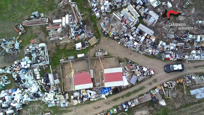 Licata, sequestrata un’area di 10.000 mq adibita a discarica abusiva. Denunciato il proprietario