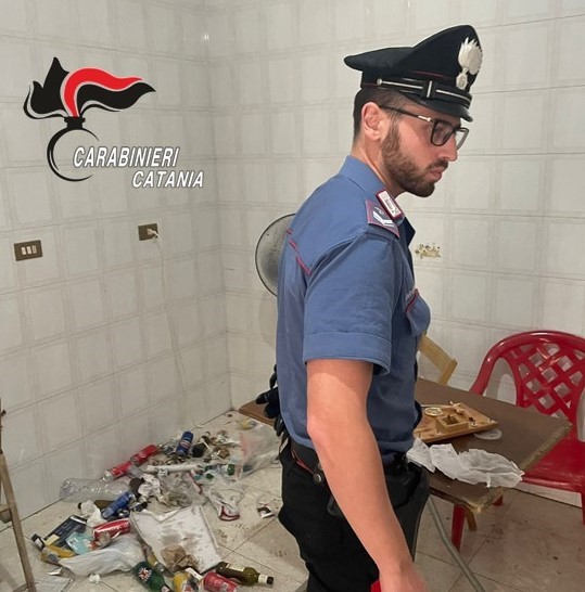 Palagonia, spacciava droga nel suo monolocale: 27enne arrestato dopo inseguimento a piedi Palagonia, spacciava droga nel suo monolocale: 27enne arrestato dopo inseguimento a piedi