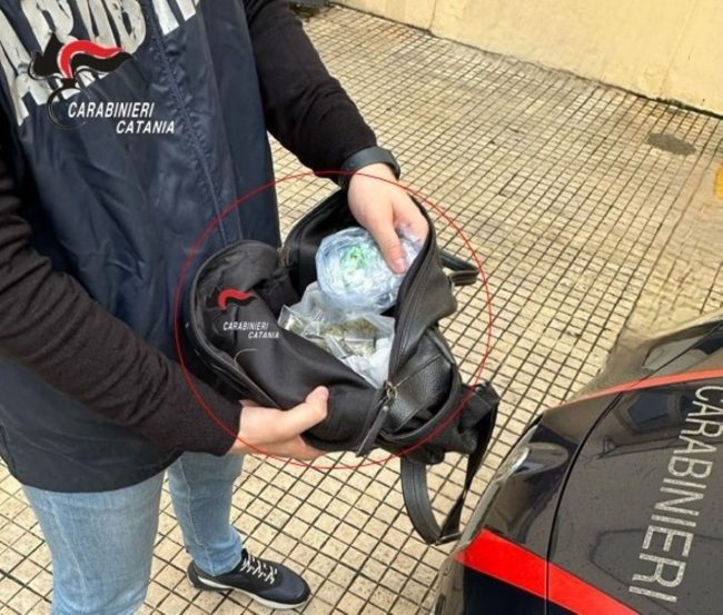 Catania, sorpreso mentre spacciava nel quartiere Trappeto: arrestato 27enne