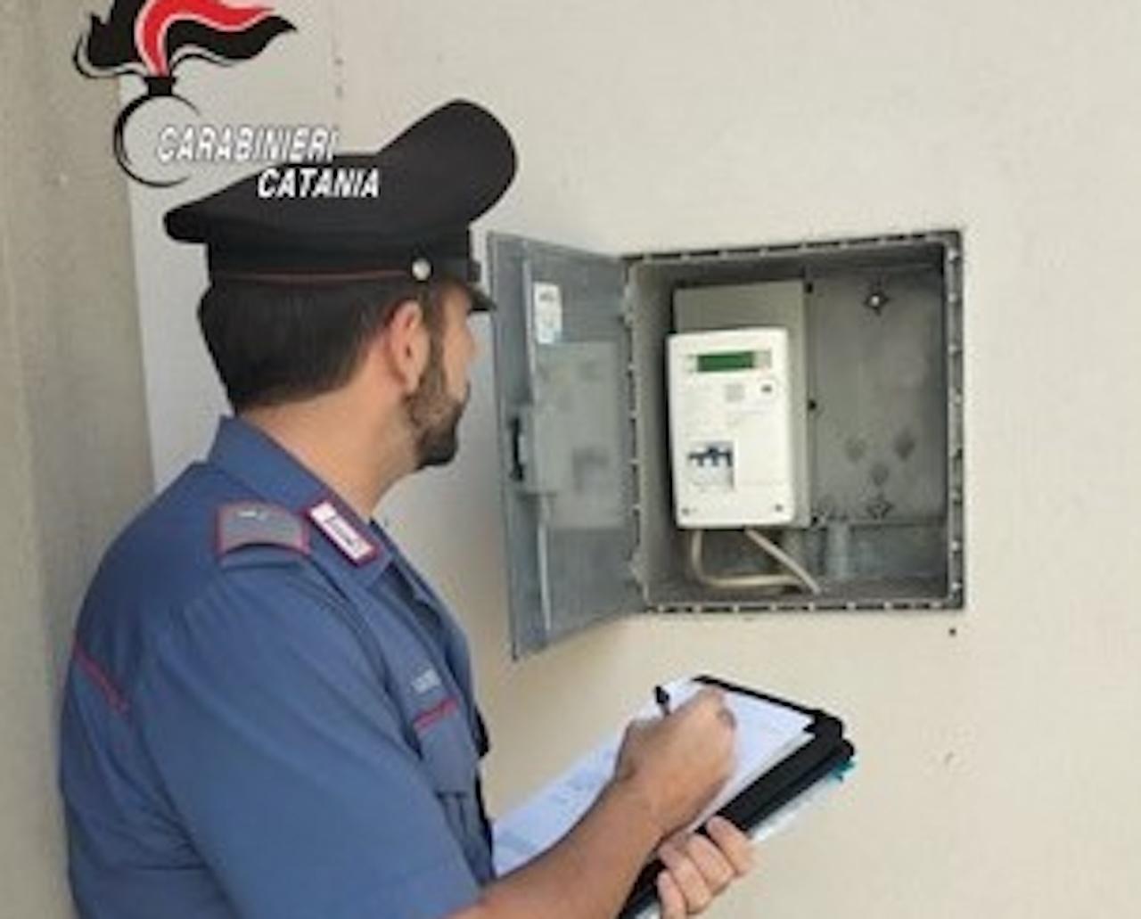 Insieme nella vita e nell’illegalità: coppia di Mascali denunciata per documenti falsi e furto