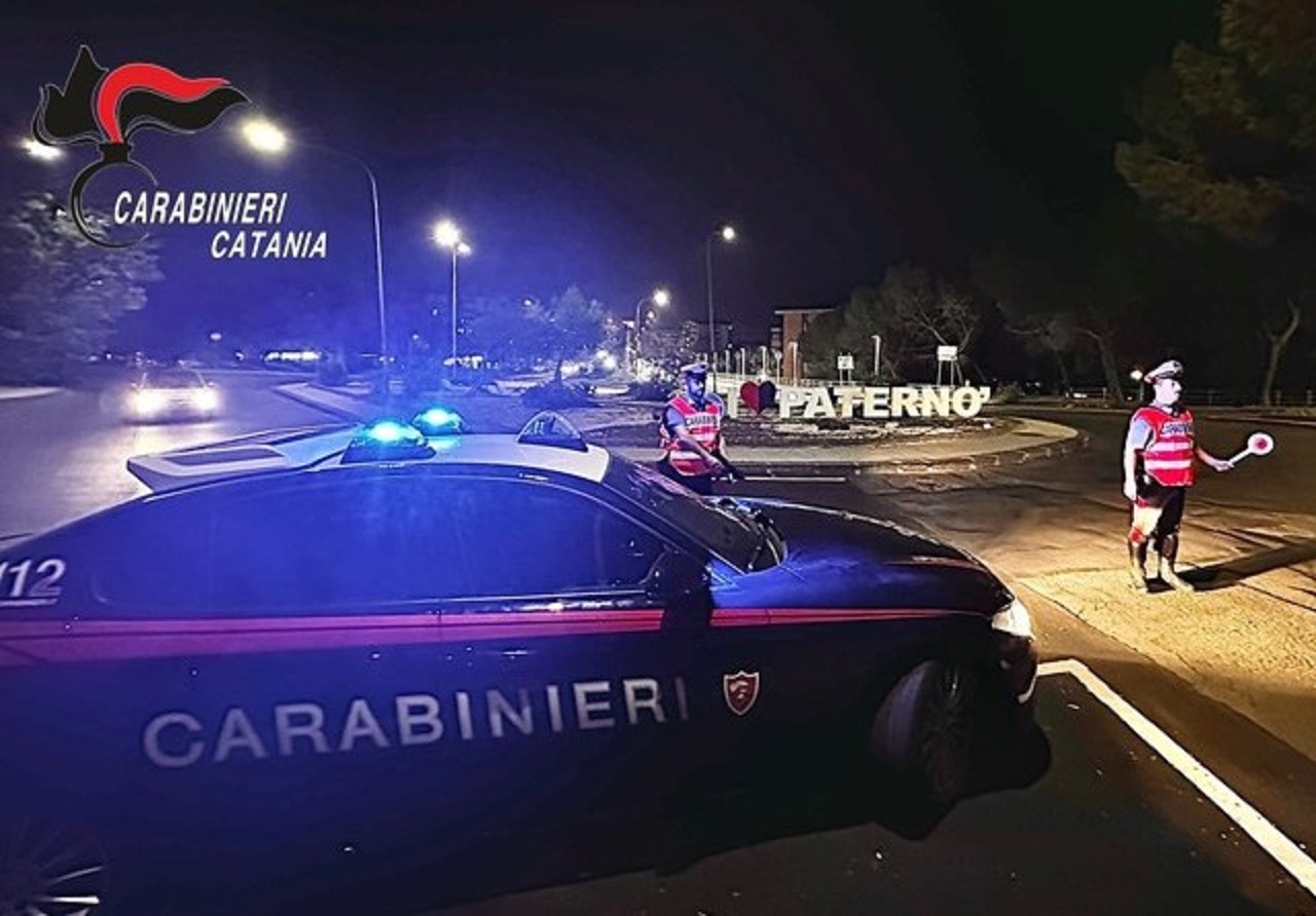 Infrange la libertà vigilata e sfreccia su un’auto con targa falsa: denunciato 32enne di Paternò