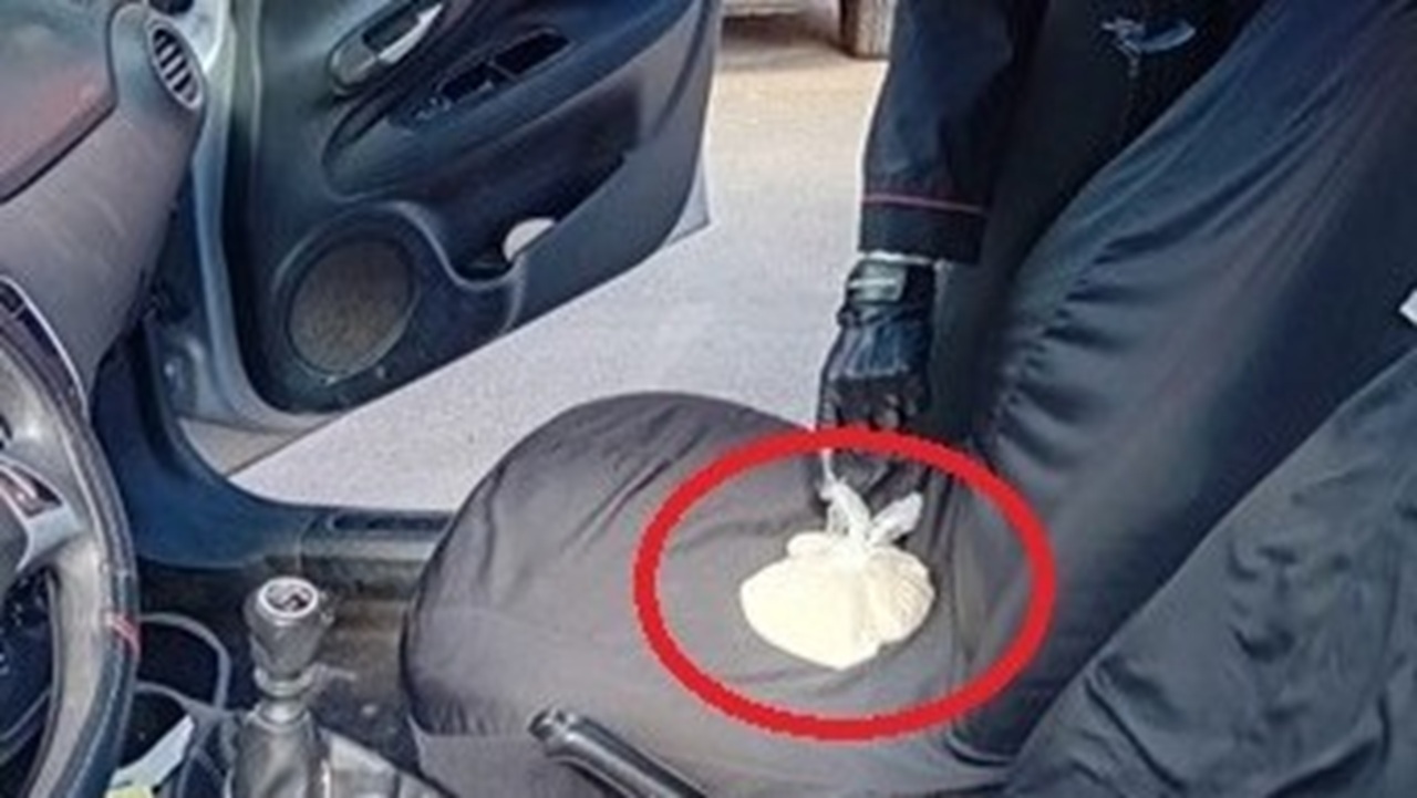 Ramacca, inseguimento sulla SS417: arrestati due pregiudicati con 200 grammi di cocaina Ramacca, inseguimento sulla SS417: arrestati due pregiudicati con 200 grammi di cocaina