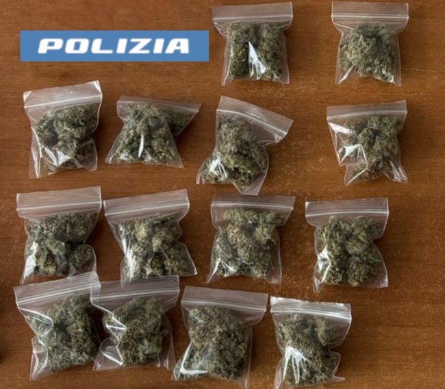 Catania, nascondeva la droga nello scooter: arrestato 19enne
