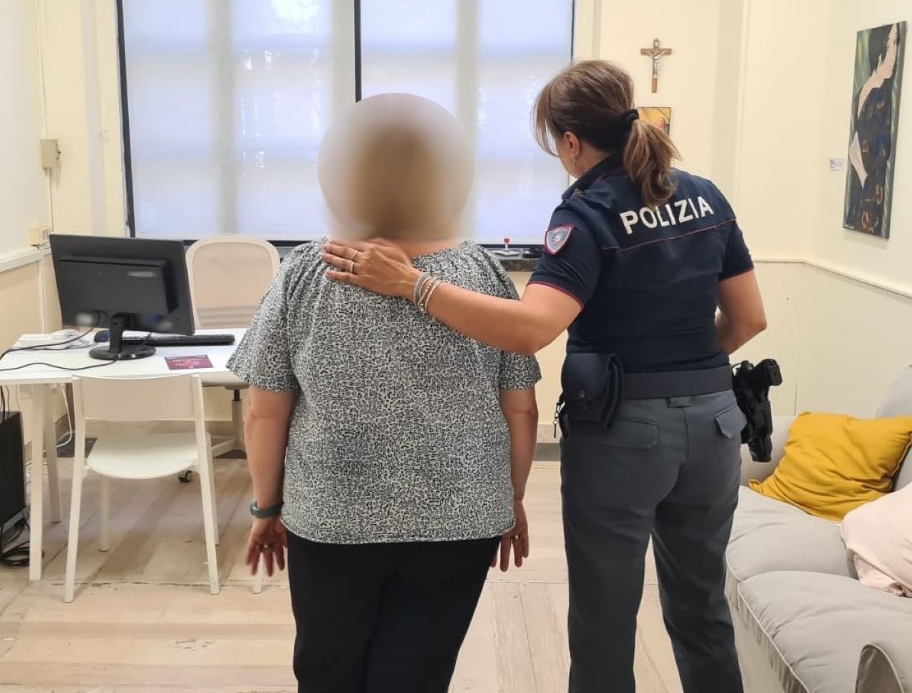 Catania, aggredisce genitori per estorcere soldi e comprare alcol: arrestato 43enne