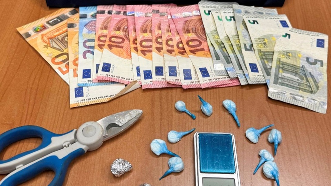 Ragusa, sorpreso a spacciare cocaina nel centro storico: arrestato 28enne albanese