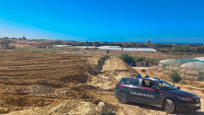 Ragusa, contrasto ai reati ambientali: due denunciati per fumarole e abusivismo edilizio
