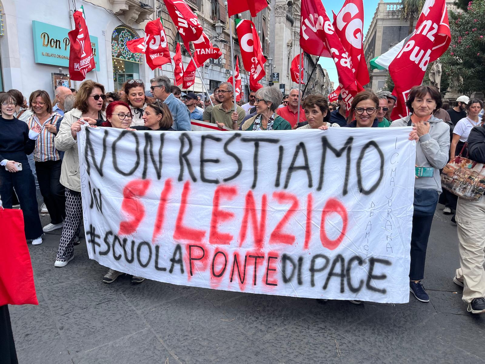 Catania, in 20 mila allo sciopero per Gaza: studenti e lavoratori in piazza con la Cgil e le sigle di base
