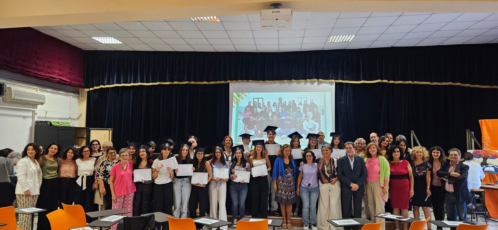 L’Istituto “Rapisardi” di Paternò celebra i suoi studenti “centisti” della maturità 2025