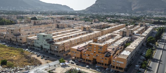 “Setacciato” il quartiere Zen di Palermo: maxi-blitz alla ricerca di armi e droga