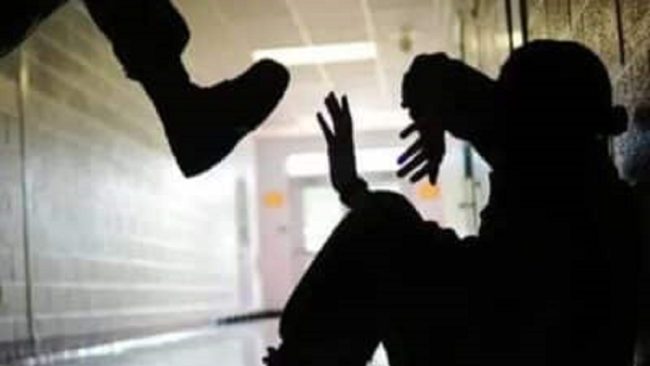 Marsala, un giovane con disturbi psichiatrici aggredisce un anziano per strada