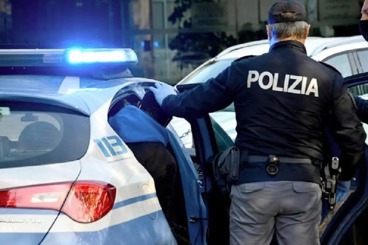 Niscemi, beccato pusher nel piazzale di una scuola: arrestato 21enne