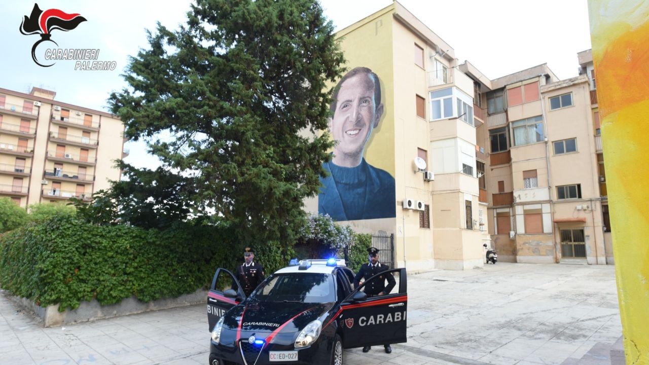 Blitz dei carabinieri a Brancaccio: dal furto di energia elettrica al sequestro di un panificio