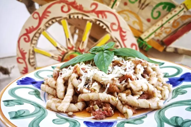 La “busiata” entra nello Zingarelli: riconoscimento nazionale per la pasta simbolo della tradizione trapanese
