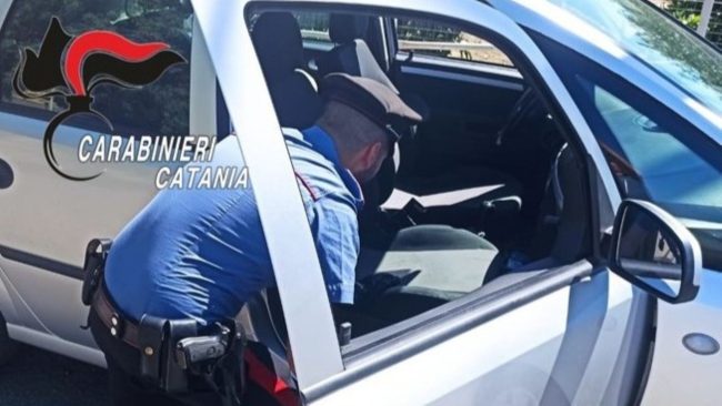 Beccato “al volo” con oltre 100 grammi di marijuana: un arresto a Palagonia