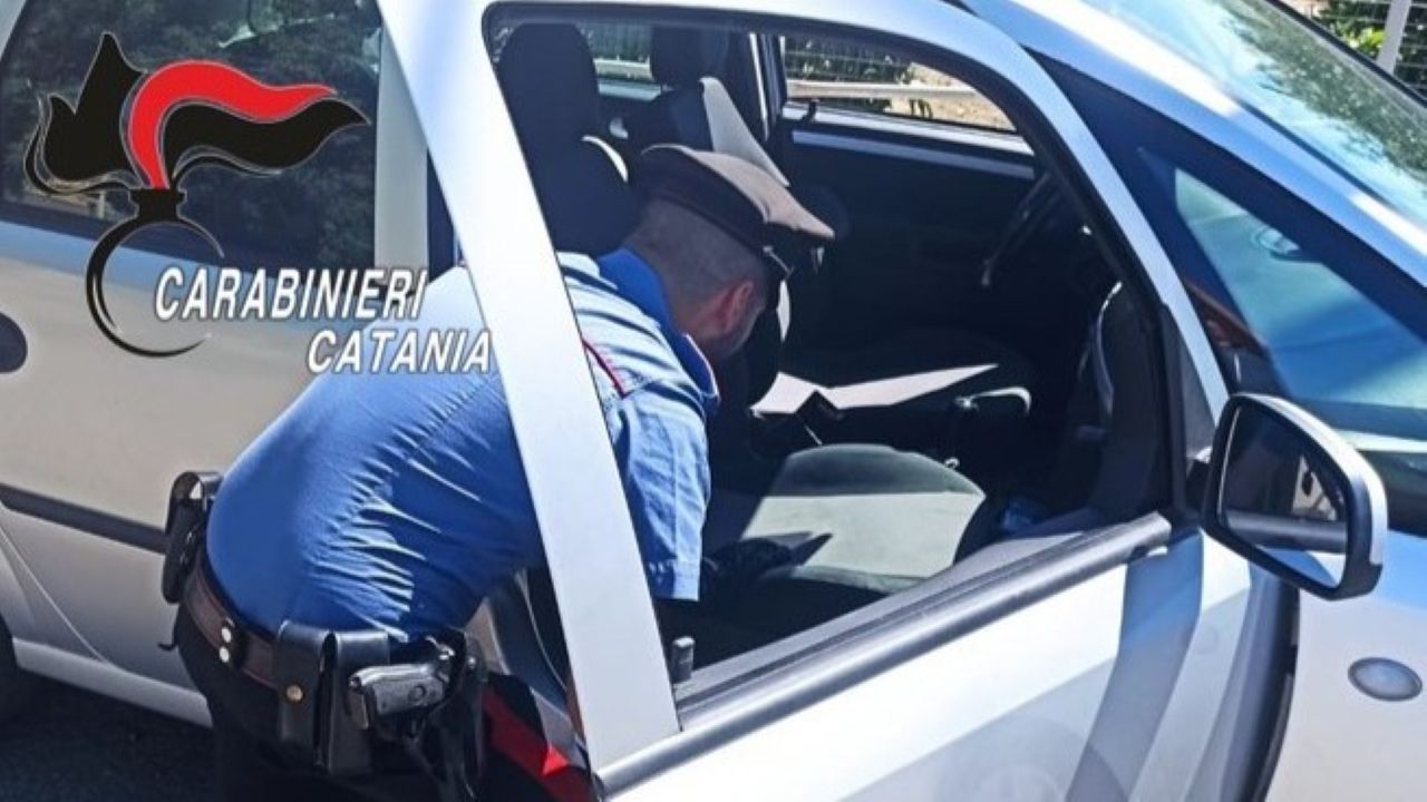 Beccato “al volo” con oltre 100 grammi di marijuana: un arresto a Palagonia