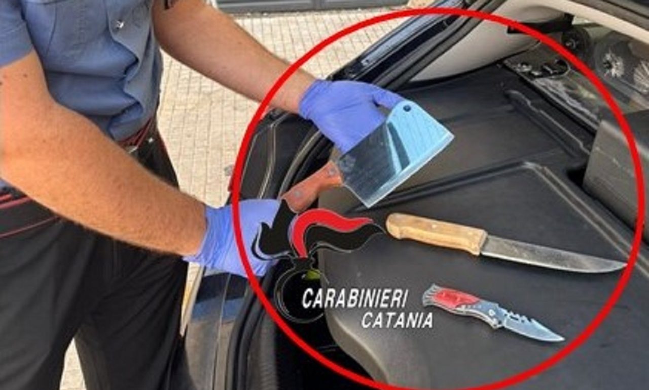 Catania, armato di machete minacciava i passanti in centro